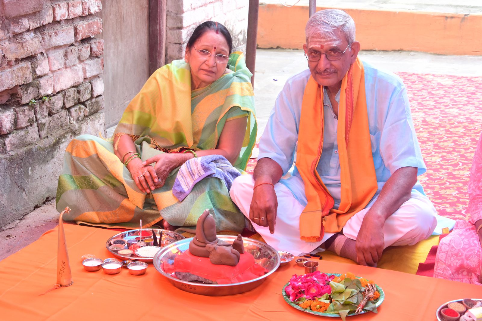 श्रीमती एवं श्री अनिल अग्रवाल 