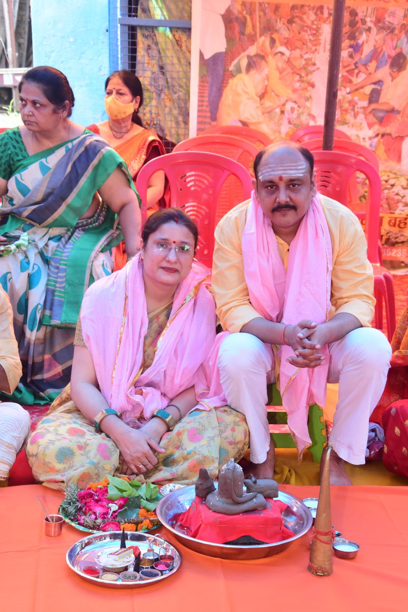 श्रीमती एवं श्री राहुल मेहरोत्रा 