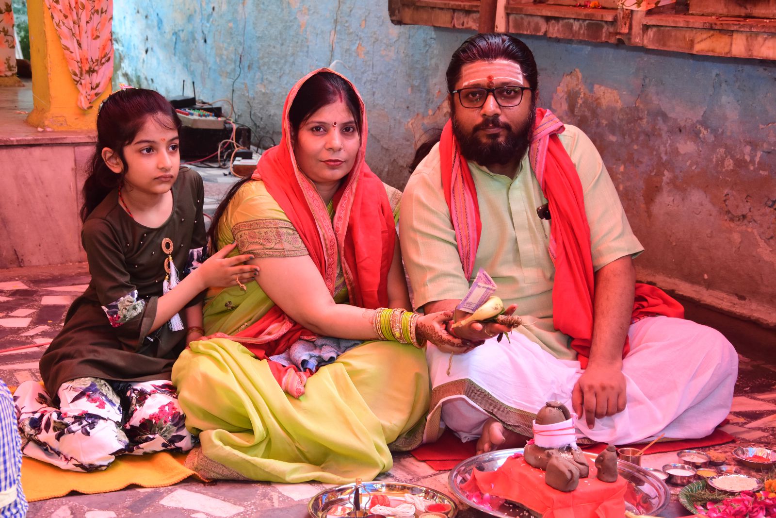 देवी शाम्भवी के साथ श्रीमती एवं श्री अमित बहोरे 